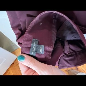 ANN TAYLOR - straight leg, mid waist burgundy pants! SZ 6
